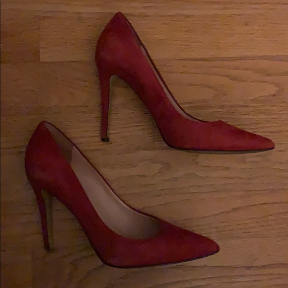 Red pumps - Picture 2 of 4